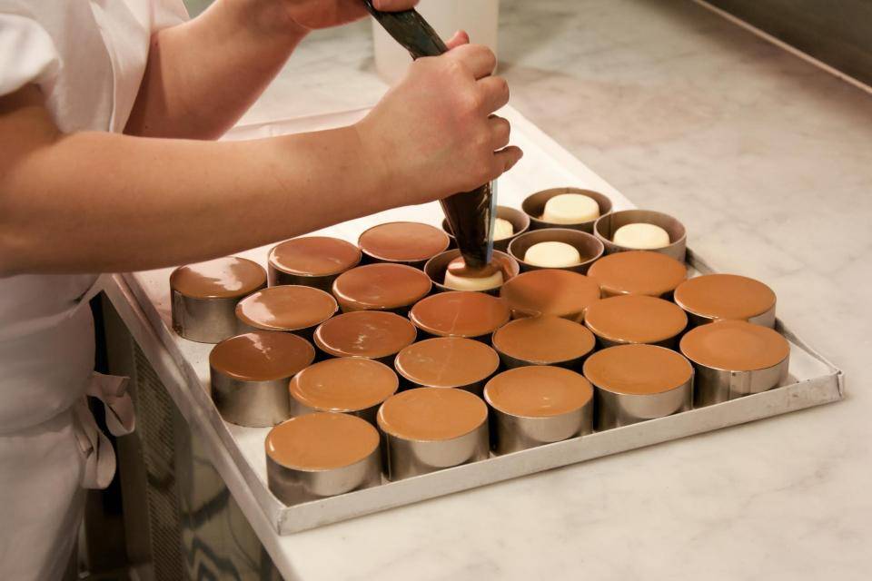 MILK CHOCOLATE MOUSSE – Makes 160 cakes